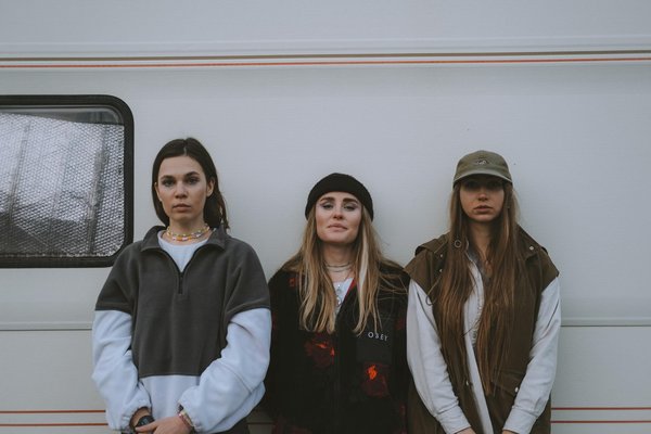 How Can You Transform Your Style with the Latest Trends in UK Fashion and Beauty?